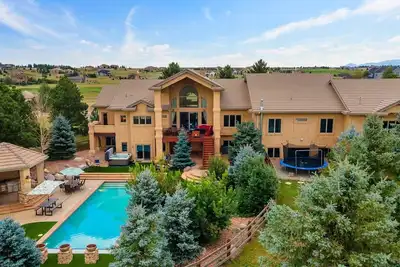 Image de Gorgeous Estate with Mountain views, Outdoor Pool/Hot Tub, Gym, close to Usafa