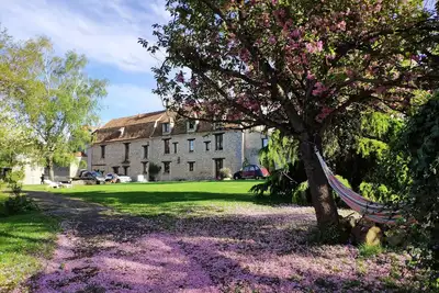 Image de Maison d'hôtes avec piscine située dans la Fauconnerie du Roy Louis Xiv