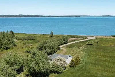 Image de Spectacular beachfront with epic views, beautiful lit-up deck for sunset dining!