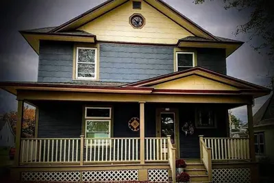 Image de Beautiful turn of the century home in Elizabeth, Il 10 minutes from Galena