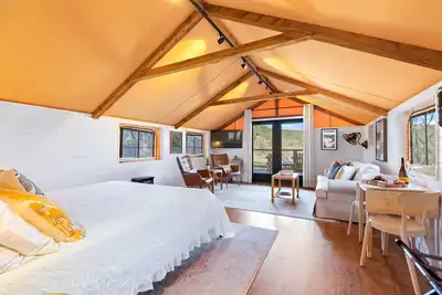 Image de Tent | Lake Pool Hot tub River Fire pit Heat/Ac