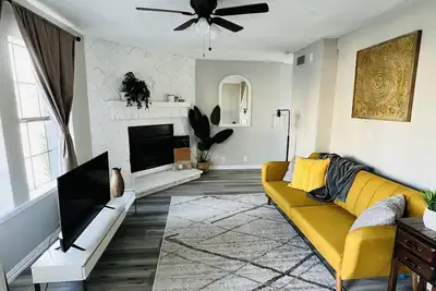 Image de Luxurious 3 bedroom rental with fireplace