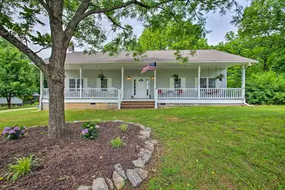 Image de Charming Boydton Retreat ~ 5 Mi to Kerr Lake!