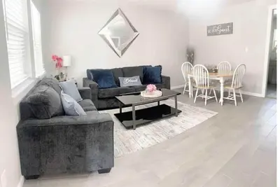 Image de Beautiful Duplex Home, close to all attraction n town.