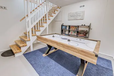 Image de 7 Guest Lake House - Grill & Fire Pit, Air Hockey