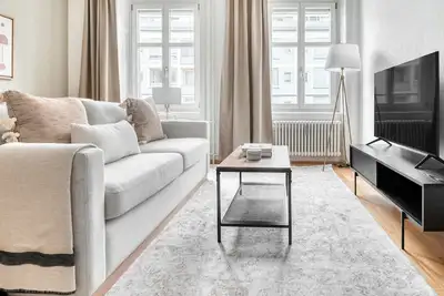 Image de Amazing Vorstädte 2. 5 Room w/ Storage & W/D, by Blueground