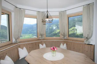 Agréable appartement pour 8 personnes avec Wifi, Tv, terrasse, animaux admis et parking