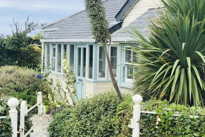 Image de Bois Cottage de Charme Vêtu à moins de 200 m de la mer