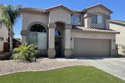 Image de New 5 star gorgeous  oasis w\/ solar pool