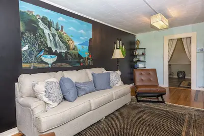 Image de 2 bedroom downstairs The Henry House and Queen pull out sofa