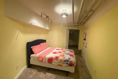 Image de Unique, cozy & spacious basement apt close to Nyc
