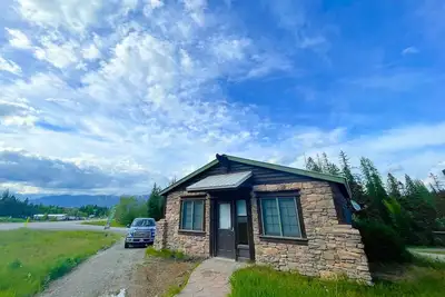 Cozy studio at the gateway to Whitefish and Glacier National Park!