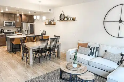 Image de McCall Vacay Getaway  - New Townhome - Sleeps 10, 5 Beds and 3 Bathrooms