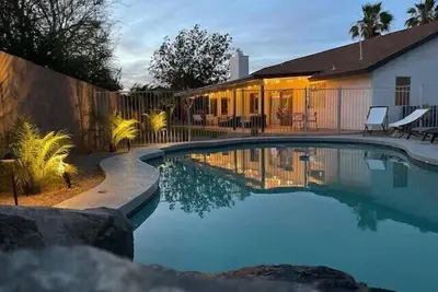 Image de Paloma Crush: Near Cardinal Stadium & Football Fun