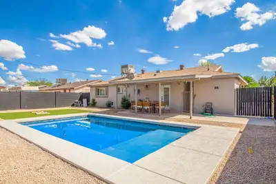 Image de This house is a 3 bedroom(s), 2 bathrooms, located in Scottsdale, Az.