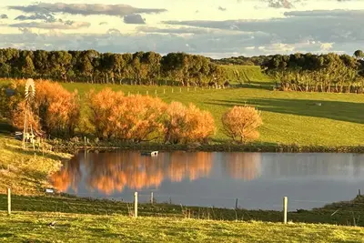 Image de Barn Loft with sweeping ocean and farm views, near Port Campbell and 12 Apostles