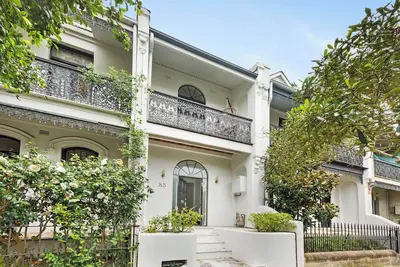 Image de Classic 3br terrace over 3 levels, great location w/ parking, pets allowed