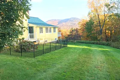 Image de 6 Minute Walk to Mountain Top Inn 4 Br, Sleeps 10, Pet Friendly, Views & Grill