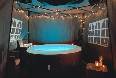 Image de Modern 2 Bed Hot Tub Hideaway - Near Cardiff!