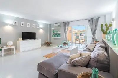 Image de Appartement \"Villa Marina 34\" avec vue sur la mer, balcon et Wi-Fi.