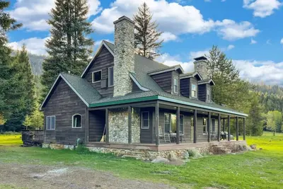 Image de Stunning Cabin on 27 Forested Acres- w/ Hot Tub