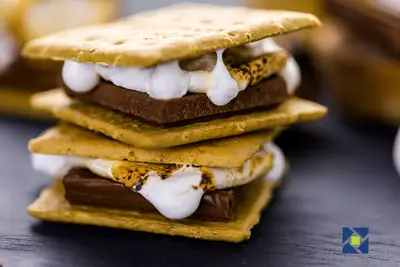 Image de Huge Private Backyard! Hosts 6, Centrally Located