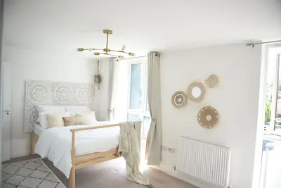 Image de Bohemian Deluxe 2 Bed Serviced Apartment + Free Parking