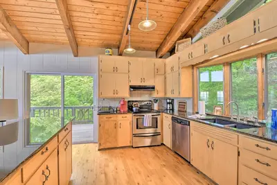 Image de Cabin w\/ Balcony & Mtn Views Near Sky Valley!