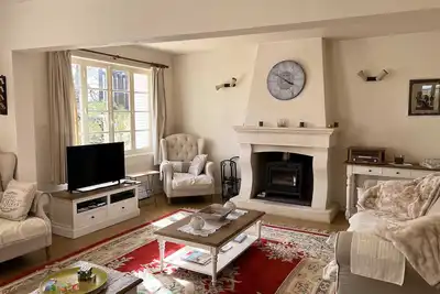 Image de Villa de charme avec piscine et un vaste parc paysager. Pour 6 à 14 voyageurs.