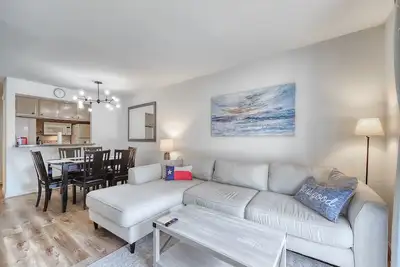 Image de Comfy Condo with Remote Office / Workspace - Closest Condo to Walden Golf Club!