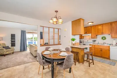 Image de 𝑅𝑒𝑙𝑎𝑥 𝑜𝑛 𝑅𝑖𝑑𝑔𝑒𝑣𝑖𝑒𝑤 - 3 bedroom