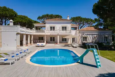 Image de Portuguese mansion close to marina, golf and beach.