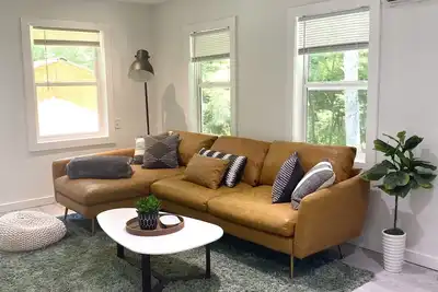 Image de Modern Cottage with Beautiful Backyard and Firepit!