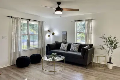 Image de Chic Cottage - Minutes from Baylor & Downtown Waco