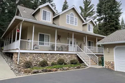 Image de Spacious Lake Almanor West Getaway - Enjoy Everything the Lake Has to Offer