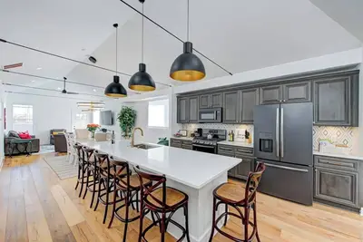 Image de Enjoy your stay just minutes from downtown Indianapolis in the Bates-Hendricks neighborhood