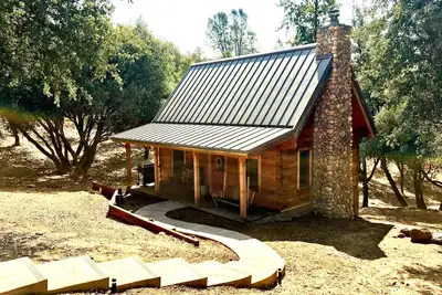 Image de Beautiful Apple Valley Cabin in Sonora on 3. 5 Acres walk to Indigeny Ciderworks