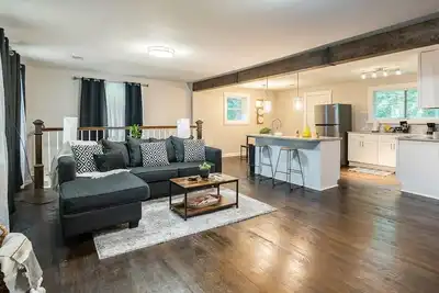 Image de Spacious upper unit 15mins from downtown Atlanta & Airport