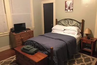 Image de 3 Br 2 Bath in Selma Historic District