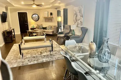 Image de Beautiful, Clean Modern 4 Bedroom House