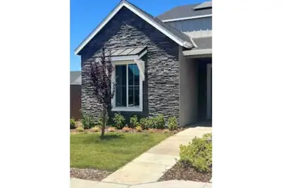 Image de Luxurious 1 Bedroom In-law Suite \"Private Entry\"