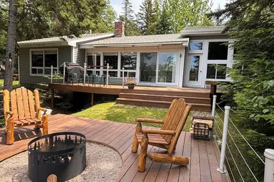 Image de Close to Acadia hikes! Relaxing deck with firepit! 10-min walk to  ocean access.