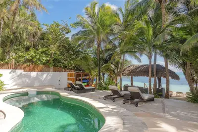 Moonstar - Classic 5 bedroom beachfront Villa near Tulum