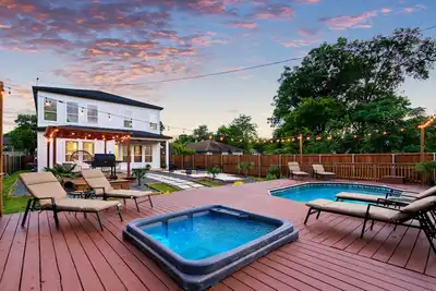 Image de Spacious Home with Big Backyard, Jacuzzi, and Pool Bishops Art District & Dallas