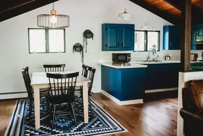 Image de ★Centrally-located chalet w/ deck + Saco nearby★