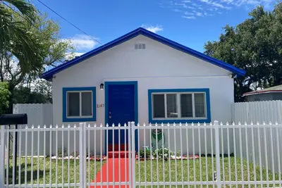 Image de MiCasitAzul, 10:00 Am checking, Luxury Patio, Bbq and Free Parking.