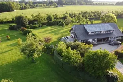 Image de Belle Maison Familiale avec Piscine chauffée et Tennis à 15mn de Deauville