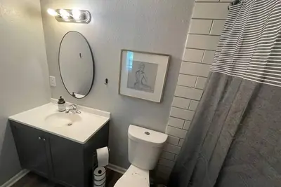 Image de The Carolyn - Entire 2 Bedroom Apt in Quilt Town, Usa