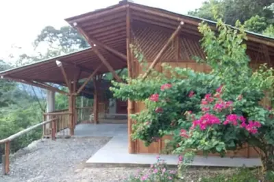 Image de Romantic 2-bedroom cabin across from Puente de Occidente