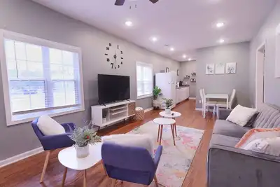 Image de Centrally Located Home Away From Home!